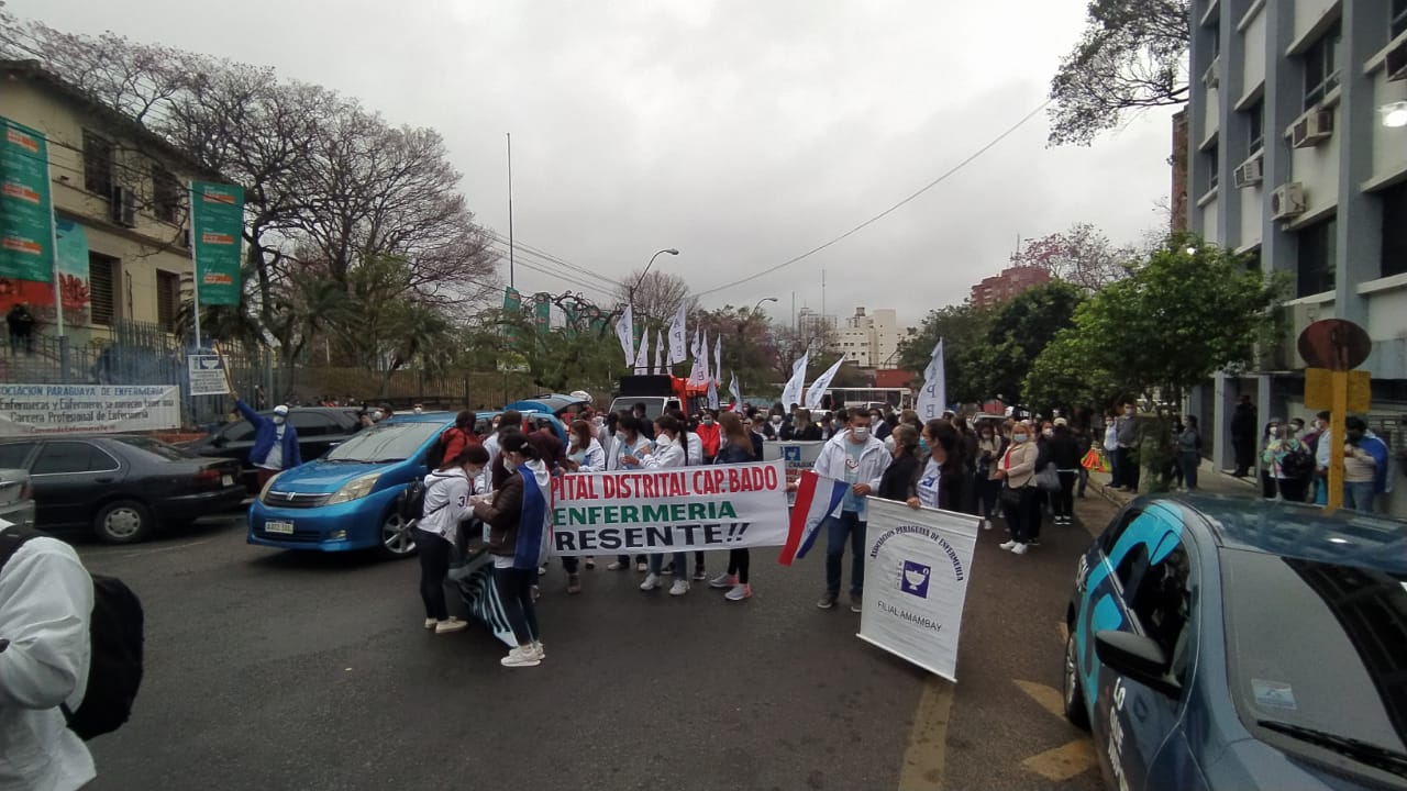 Movilización de enfermeros frente al Ministerio de Salud. Foto: Osmar Henry, cronista de Unicanal.
