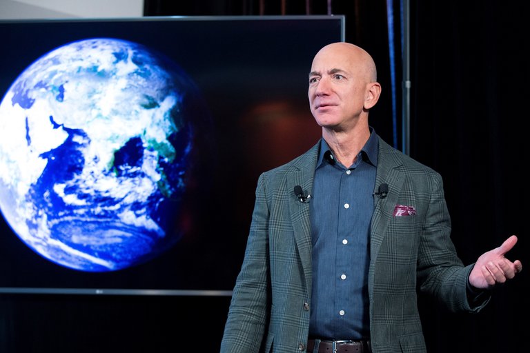 Jeff Bezos, empresario multimillonario. Foto: gentileza.