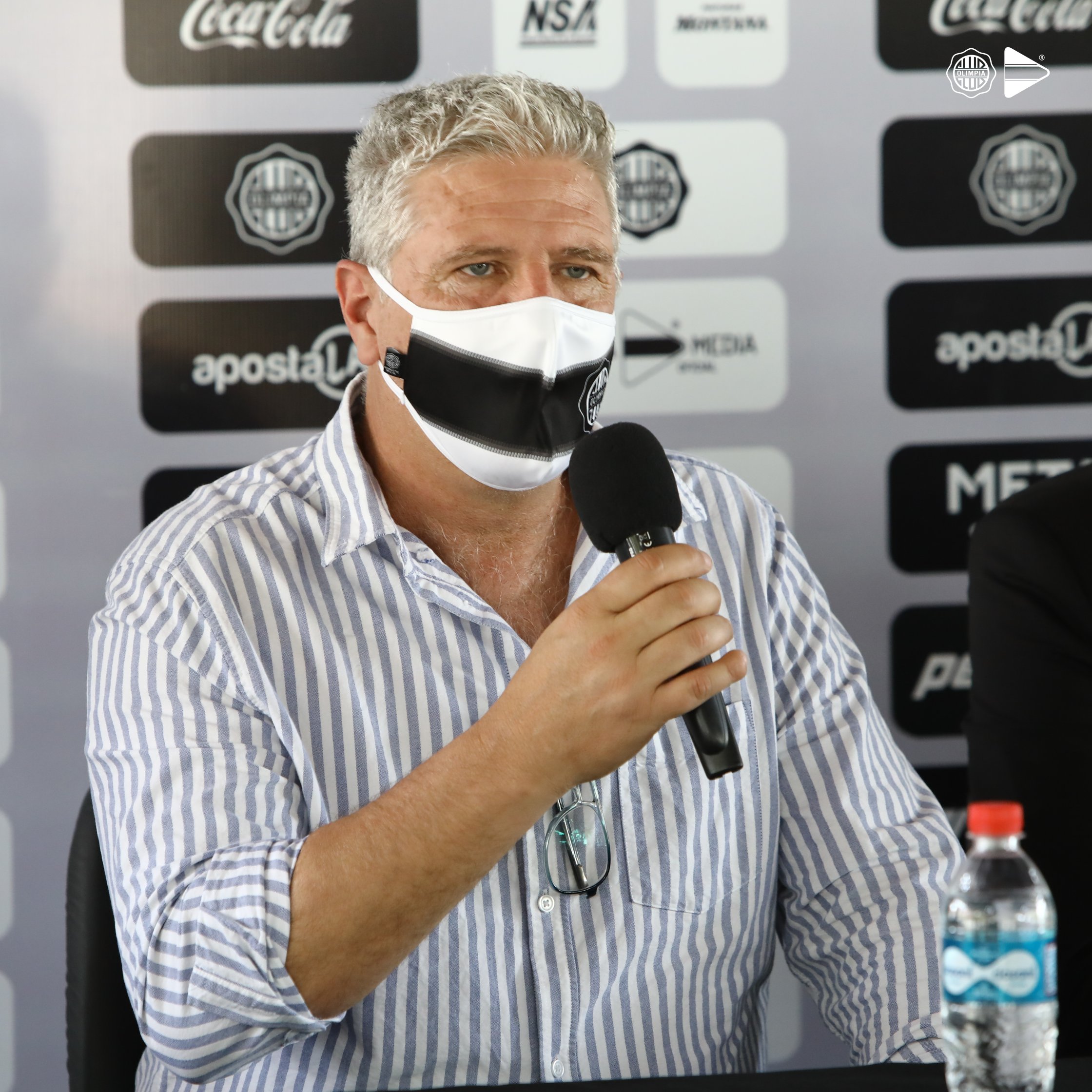 Álvaro Gutiérrez, DT del Olimpia, en conferencia de prensa. Foto: Olimpia Media.