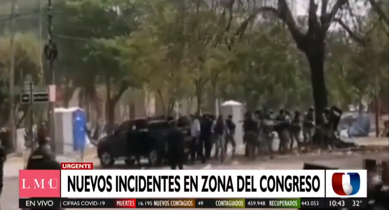 Disturbios continúan frente al Congreso Nacional. Foto: captura de pantalla.