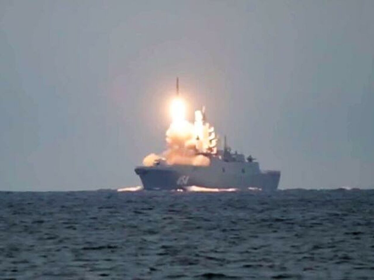 “La Marina de Guerra de Rusia llevó a cabo el primer lanzamiento de prueba del misil hipersónico ‘Tsirkon’ desde el submarino nuclear Sverodvinsk