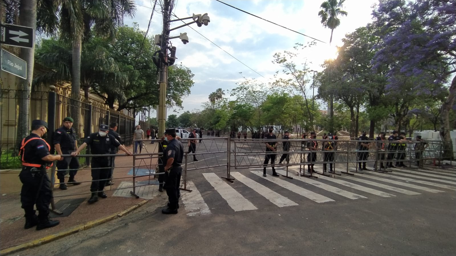 Calles cerradas en el microcentro de Asunción. Foto: Osmar Henry.
