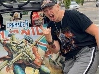 Piden remover a directora de una escuela en Canadá por su pasión hacia Iron Maiden