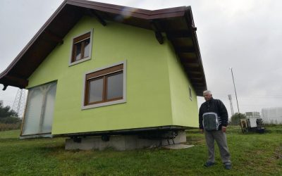 Hombre construyó una casa giratoria para que su esposa escoja las vistas