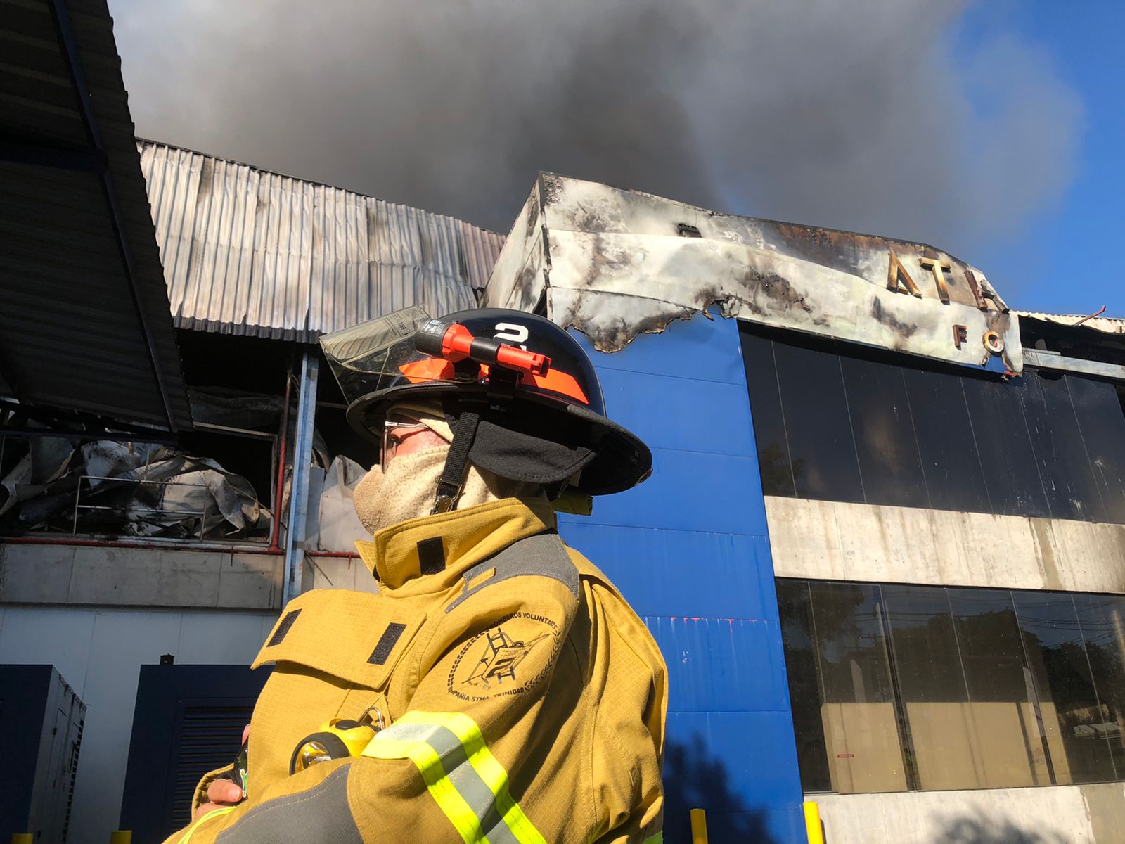 Bomberos siguen trabajando en el lugar. Foto: Municipalidad de Asunción.