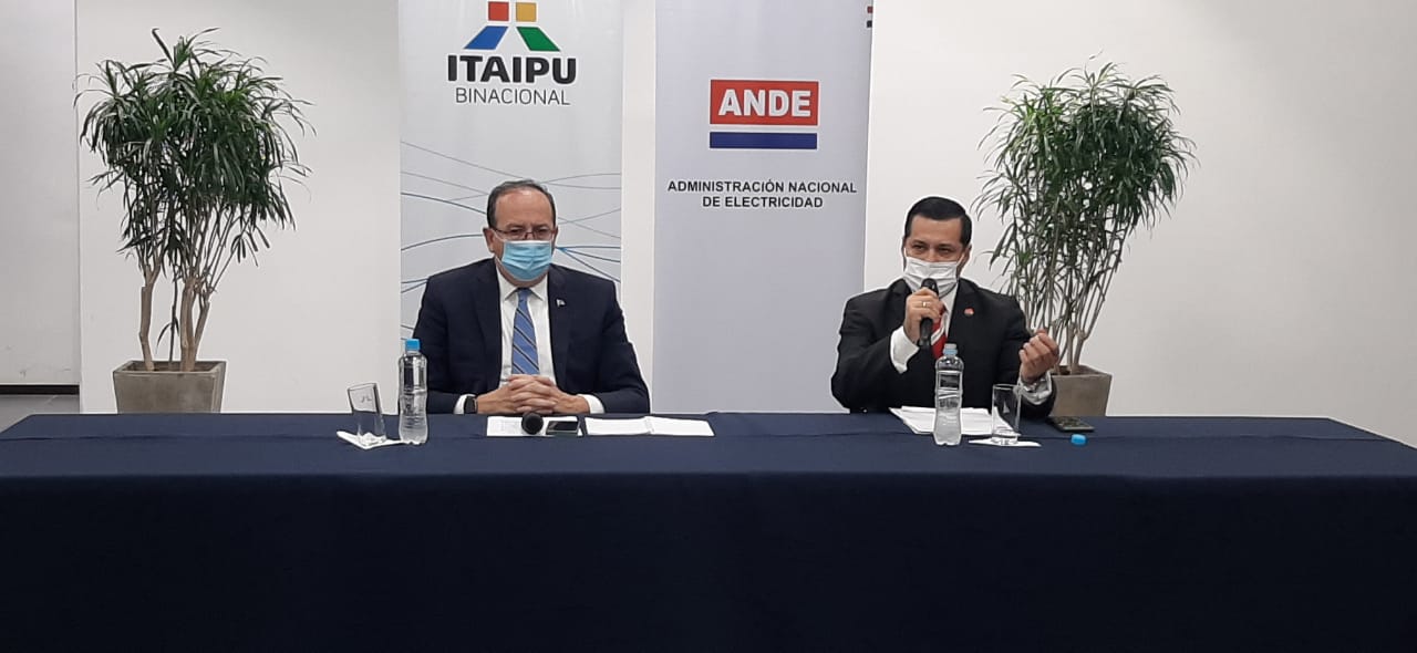 Presidente de la ANDE, Félix Sosa y el presidente de la Itaipú, Manuel María Cáceres. Foto: Unicanal.