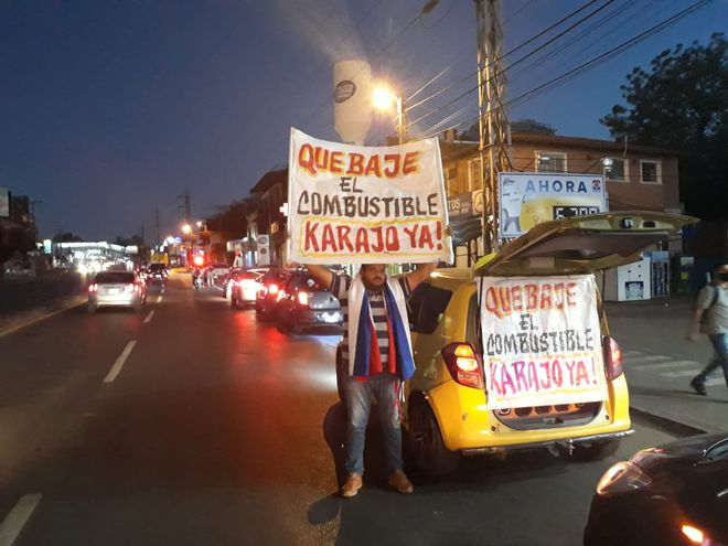 Conductores se manifiestan por suba de combustible. Foto: gentileza.