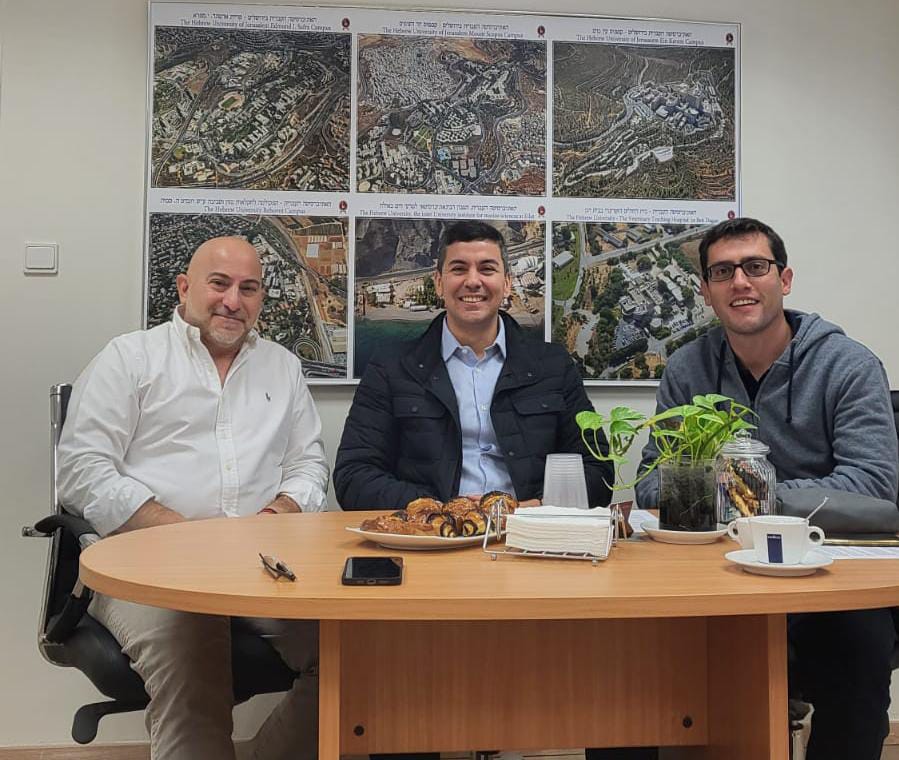 En su segundo día de agenda en Israel, Santiago Peña visitó la oficina de Yissum. Foto: Gentileza