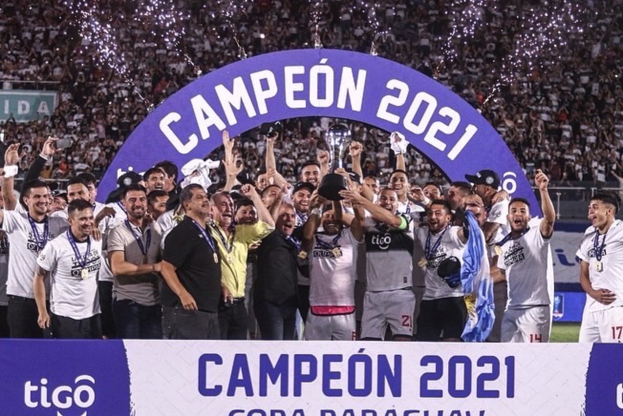 El Expreso Decano se llevó la tercera edición de la Copa Paraguay. Foto: APF.