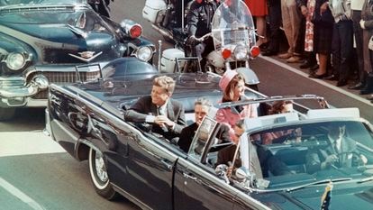 La reconocida imagen de John F. Kennedy en Dallas segundos antes de su asesinato.