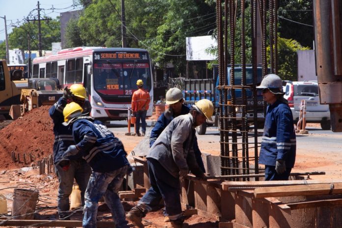 Obras de Tres Bocas avanzan un 64% y se acerca a 1.300 pilotes construidos. Foto: MOPC.