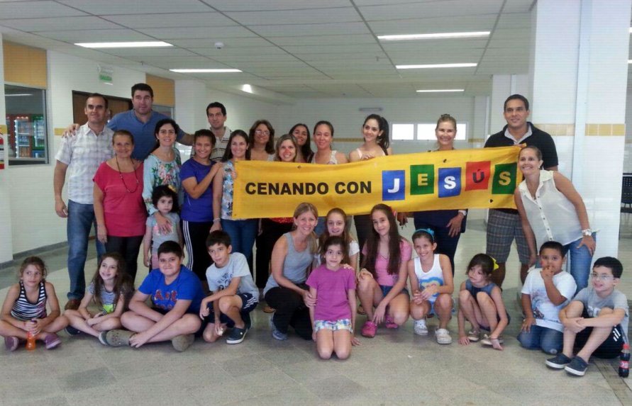 Cenando con Jesús en los hospitales durante las fiestas del 2020. Foto: gentileza.