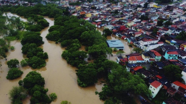 Fuertes lluvias en Brasil deja 18 muertos y más de 16 mil damnificados. Foto: EFE.