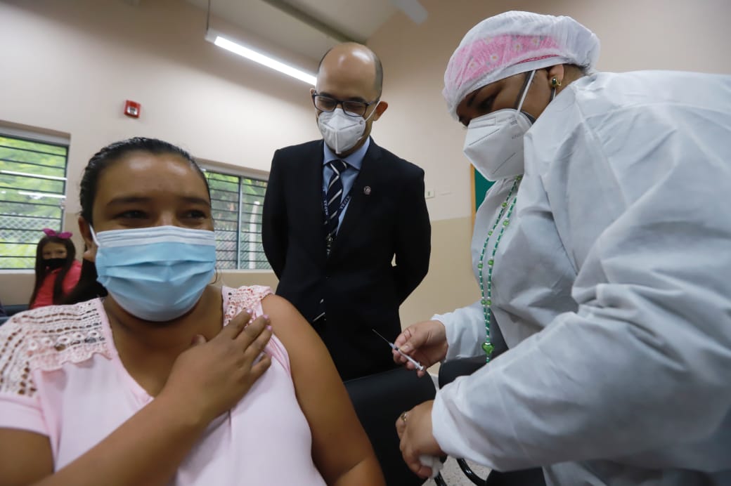 Salud alienta a completar el esquema de vacunación para un buen inicio de año. Foto: MSP.