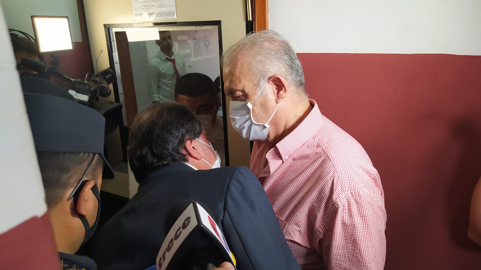 Detienen a Ramón González Daher, luego de haberse presentado ante la Fiscalía. Foto: Osmar Henry.