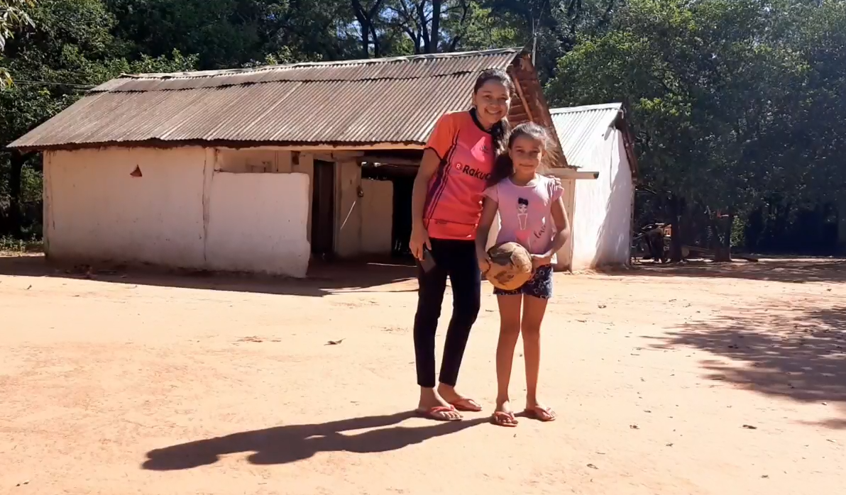 Lidis junto a su madre Deisy González