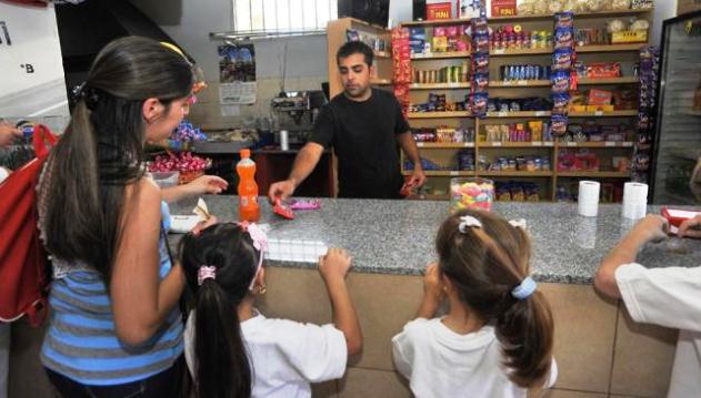 Salud impulsa cantinas saludables en escuelas, para mejorar alimentación de niños y adolescentes. Foto: Agencia IP.