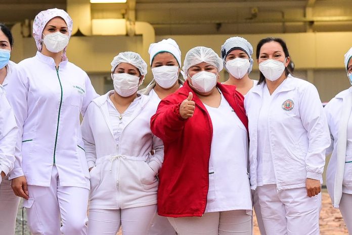 Ejecutivo firmó decreto que reglamenta a enfermería como carrera profesional. Foto: Presidencia.