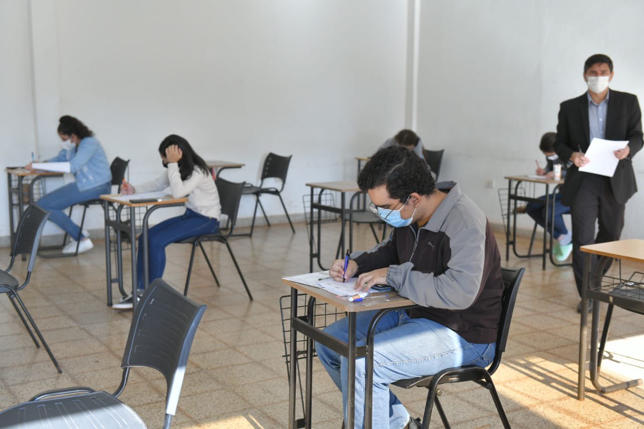 Becas Itaipú: más de 9 mil jóvenes rendirán mañana el examen de competencias básicas