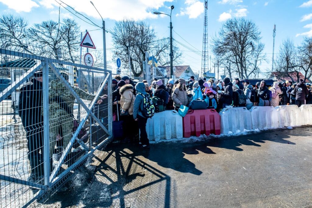 Europa asiste a ucranianos con subsidios y permisos de trabajo, tras éxodo masivo. Foto: Reuters.