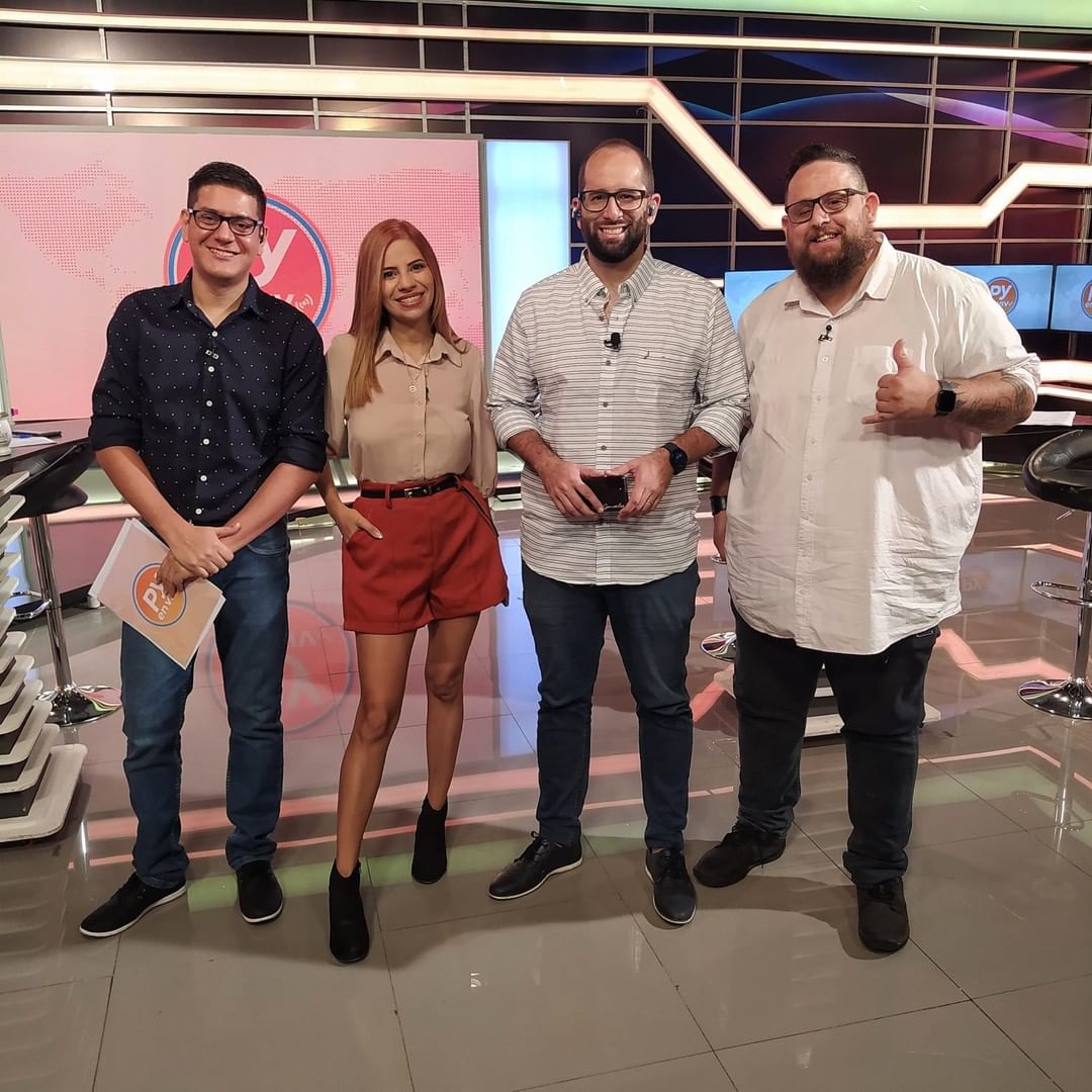 Jorge Riveros, Fernanda Robles, Toto González y Óscar Lovera, hacen Paraguay en Vivo.