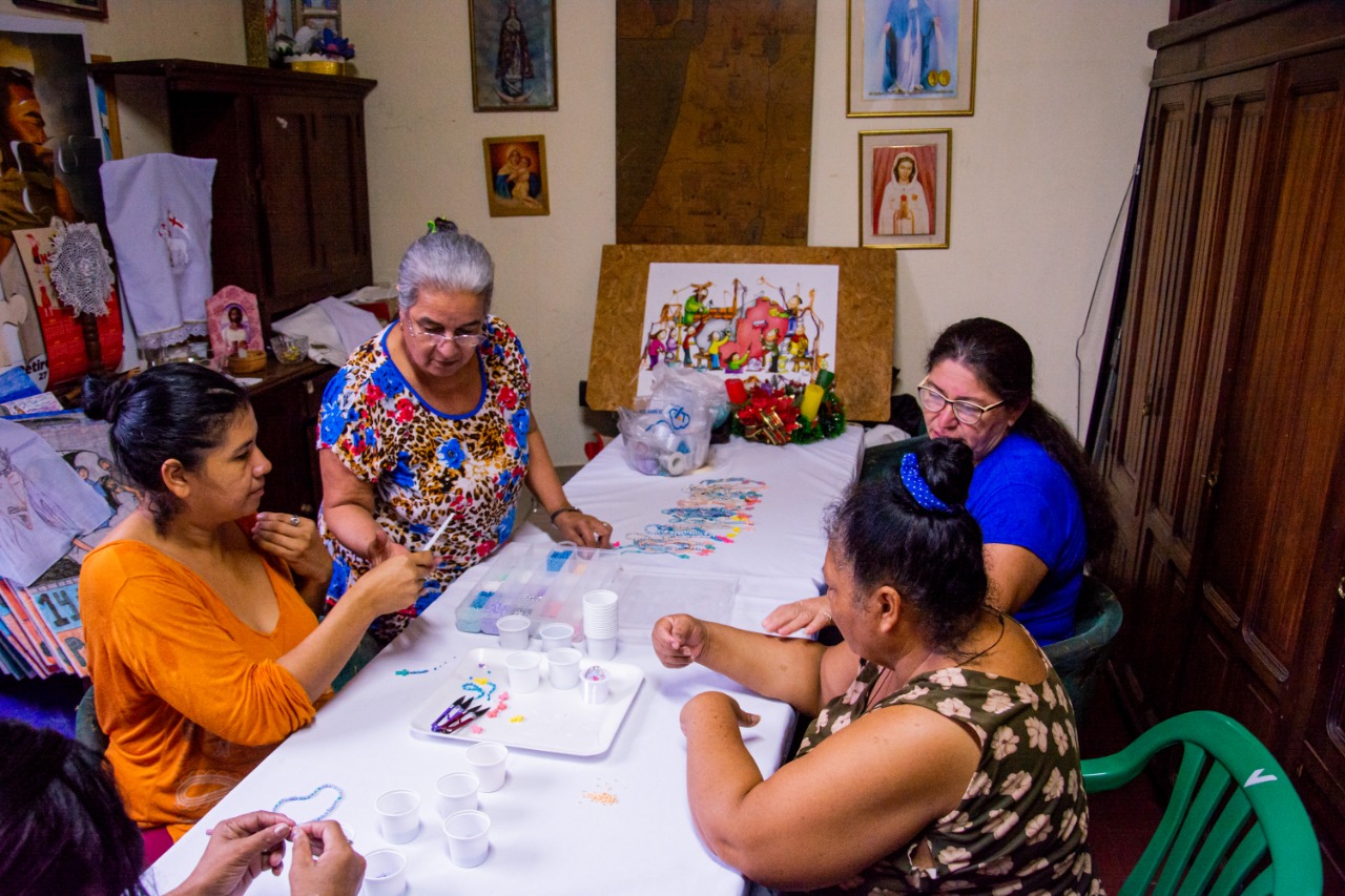 Semana Santa: mujeres recluidas elaboran artesanías y la infaltable chipa