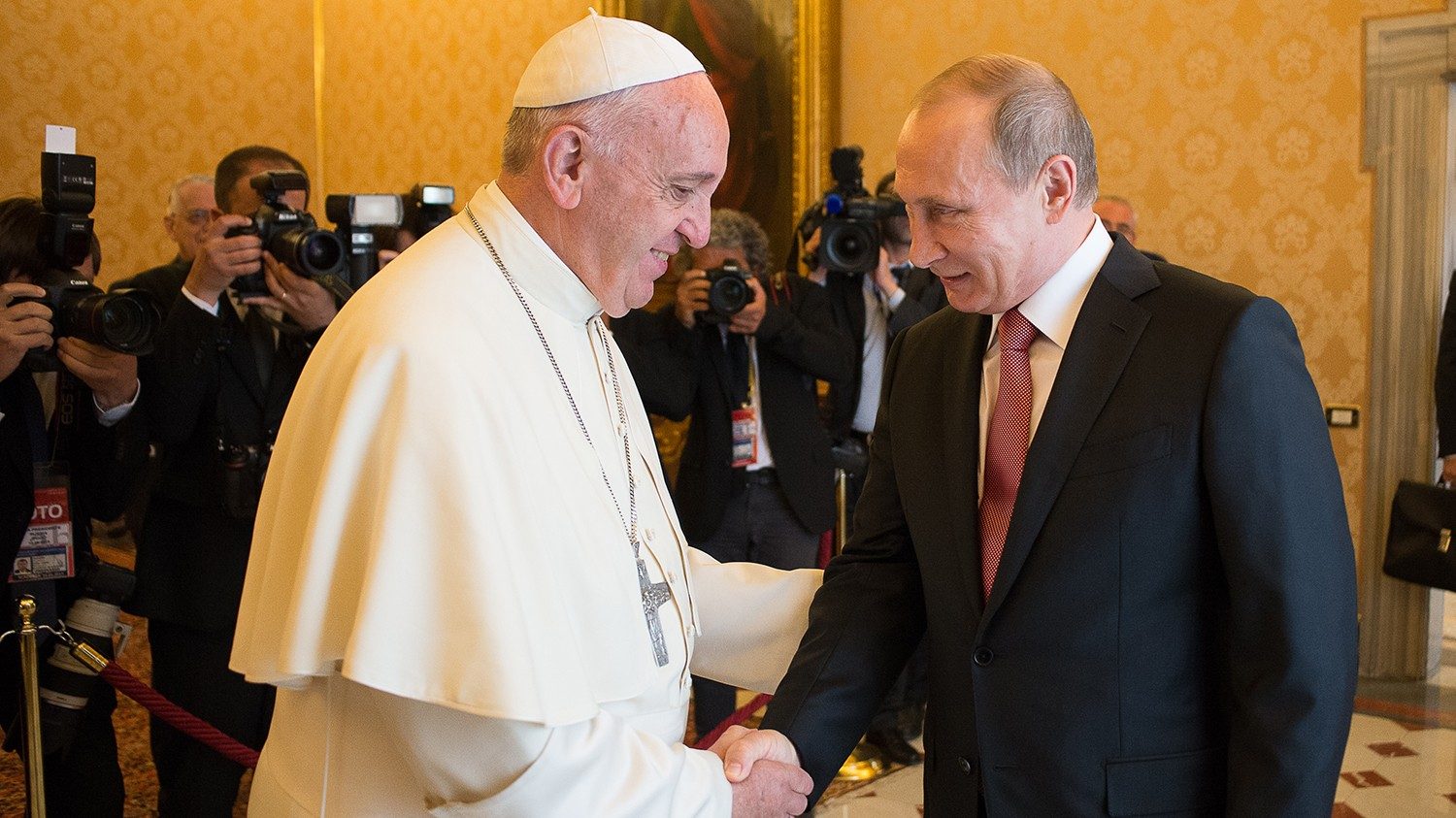 El Papa Francisco y Vladimir Putin. Foto: gentileza.