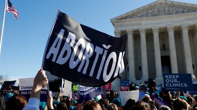 Corte Suprema revoca derecho al aborto en Estados Unidos. Foto: EFE.