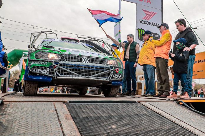 Abdo participó de la largada oficial del Transchaco Rally. Foto: gentileza.