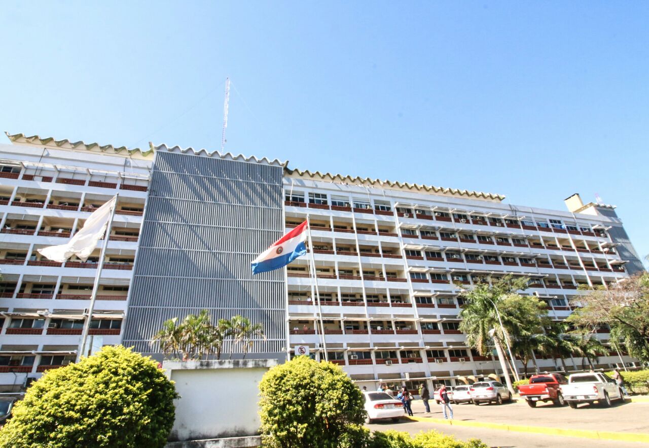 Fachada del Hospital Central del IPS. Foto: Agencia IP.