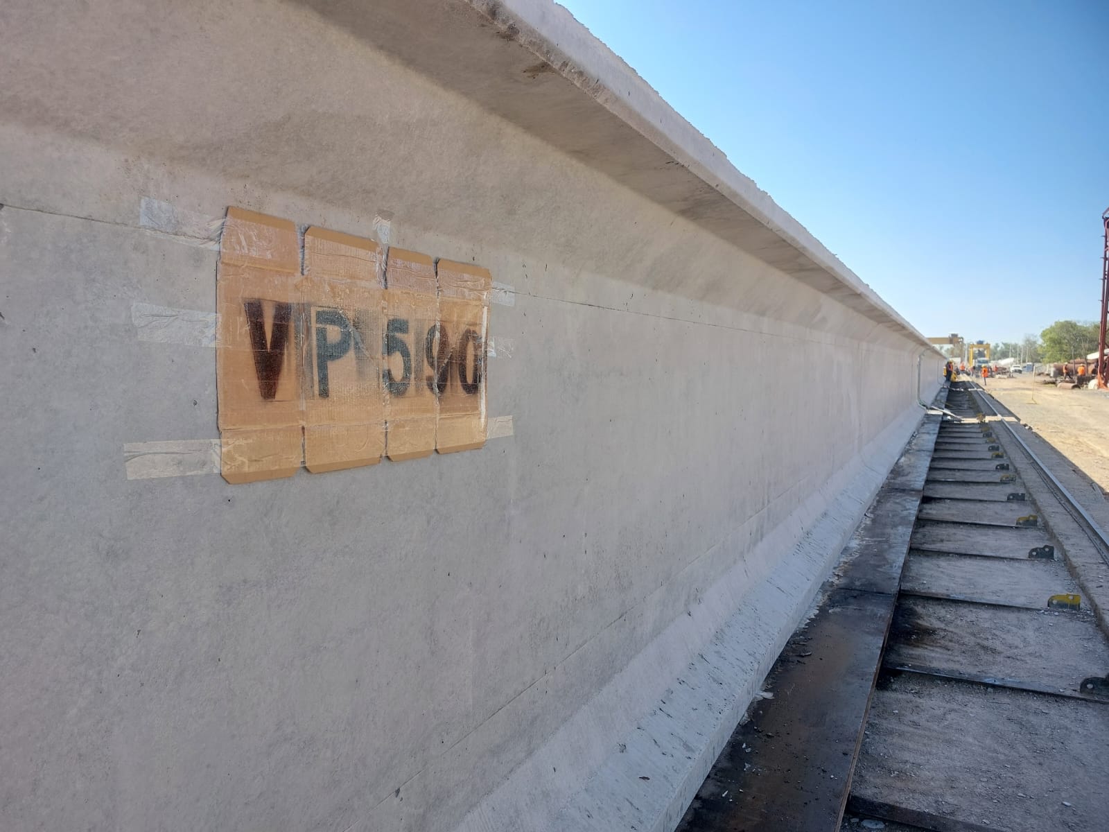 Fabricaron la última viga para los viaductos de acceso al puente Héroes del Chaco