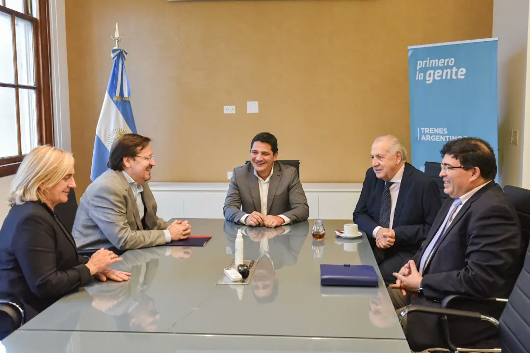 reunión entre representantes de la Operadora Ferroviaria Sociedad del Estado (SOFSE), Ferrocarriles del Paraguay (FEPASA ) y la firma BCyL.