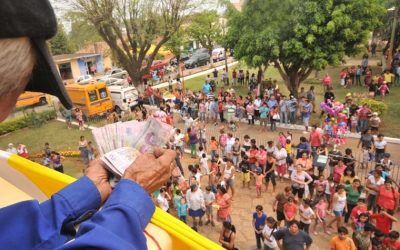 Feligreses defienden tradicional vito de dinero en iglesia de Guarambaré