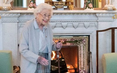 Preocupa el estado de salud de la reina Isabel II: Carlos de Inglaterra se trasladó hasta Balmoral para acompañarla