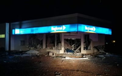 Itapúa: Asaltantes destruyen con explosivos una sucursal de banco y rodean comisaría