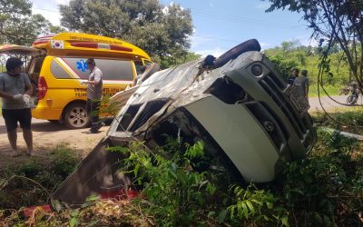 Caazapá: un muerto y varios heridos tras vuelco de vehículo