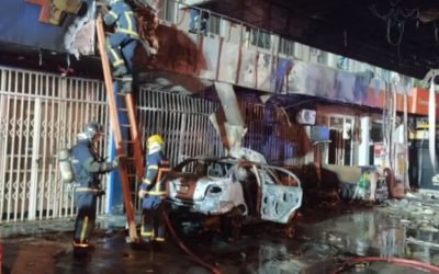Foz: auto de paraguayo quedó hecho cenizas tras error en carga de combustible