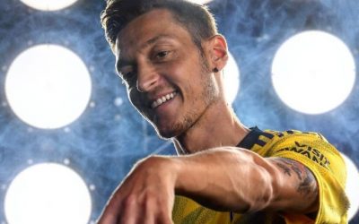Mesut Özil le dice adiós al fútbol profesional