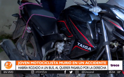 Muere joven motociclista al rozar a un colectivo por la derecha